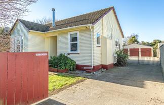 105 Anzac Parade, Whanganui East