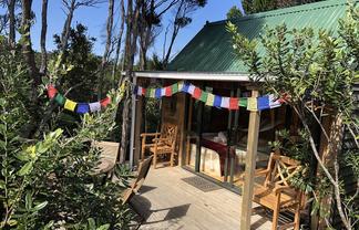 Kauri Cabin/128 Lone Kauri Road, Karekare