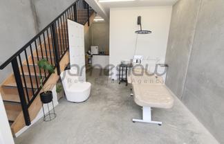 Prime Mt Wellington Commercial Unit with Rent