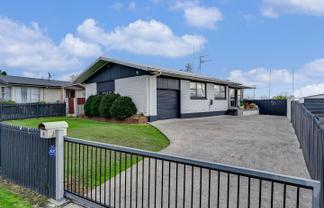 8 Margaret Place, Deanwell