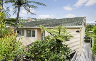 b/4 Chancellor Way, Crofton Downs