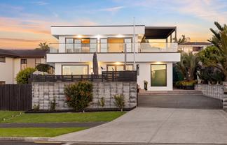 2 Compass Point Way, Half Moon Bay