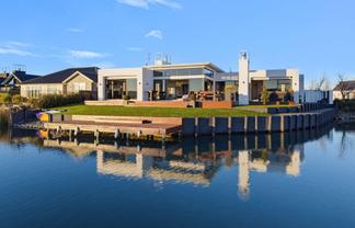 7 Waterton Point, Huntingdon/Lake Hood