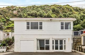 34 Moa Point Road , Lyall Bay