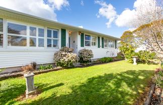 3 Crocombe Crescent, Beach Haven