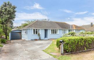 15 Kapiti Crescent , Titahi Bay