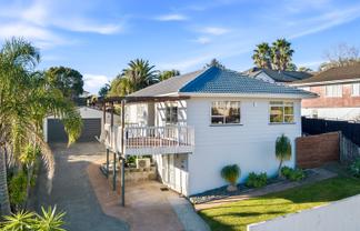 12 Pahi Place, West Harbour