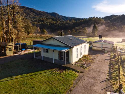 142 Roa Road, Blackball