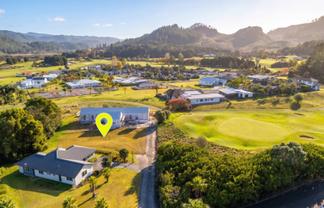 62 Pinehurst Drive, Hikuai