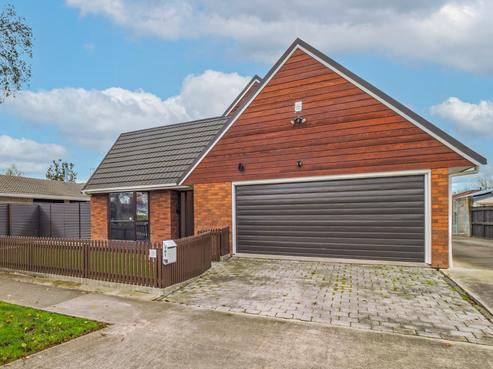 181 Amberley Avenue, Highbury