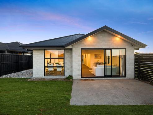 1 Woodford Avenue, Woodend