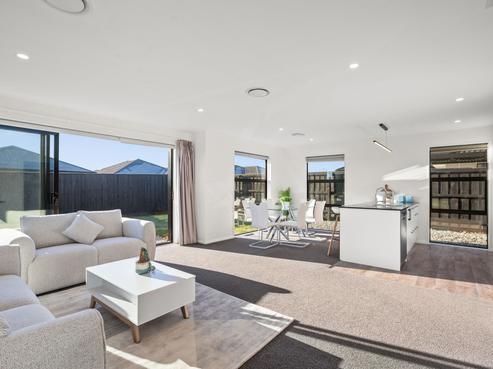 1 Woodford Avenue, Woodend