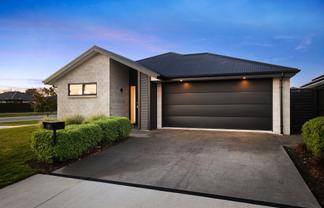 1 Woodford Avenue, Woodend