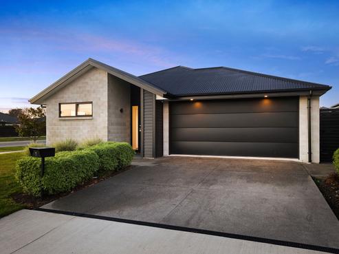 1 Woodford Avenue, Woodend