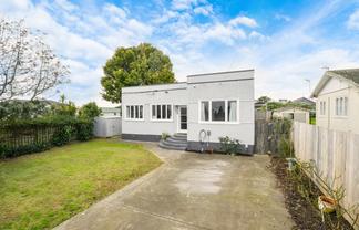 31 Thomas Road, Mangere