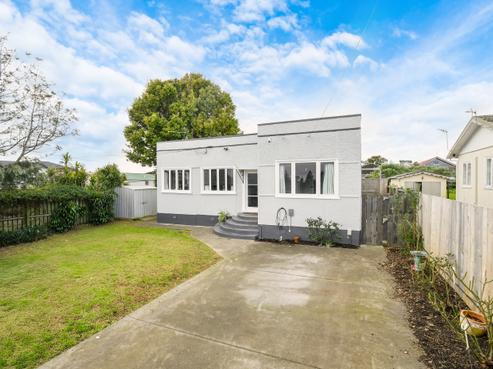 31 Thomas Road, Mangere