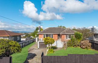 12 Clayton Road, Manurewa