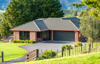 415 Cemetery Road, Maunu
