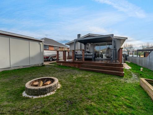 12 Grants Road, Marchwiel