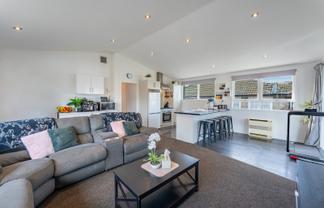 12 Grants Road, Marchwiel
