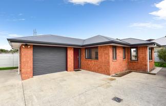 19 Landmark Court, Huntington