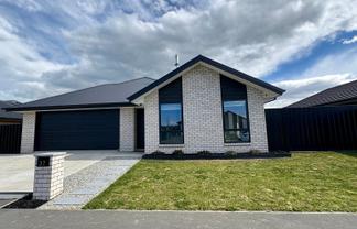 37 Eric Crozier Road, Darfield