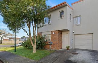 2 Elwarth Way, Ranui