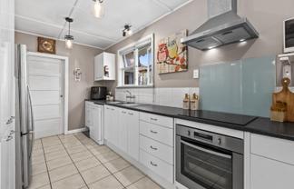 908 Lane Street, Mahora