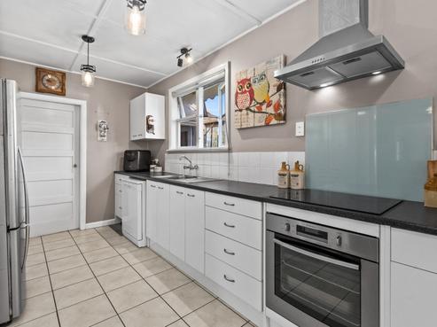 908 Lane Street, Mahora