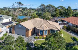 46 Blue Heron Rise, Stanmore Bay