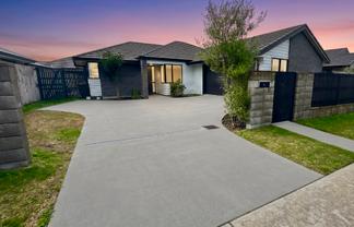 215 Te Okuroa Drive, Papamoa