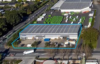 Corner Profile & Yard - 1,893m²