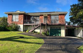 9 Orinda Close, Botany Downs