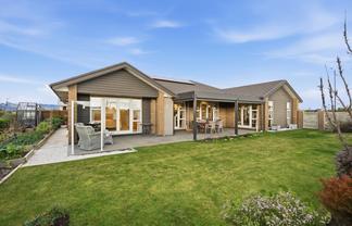 111 Southfield Drive, Lincoln