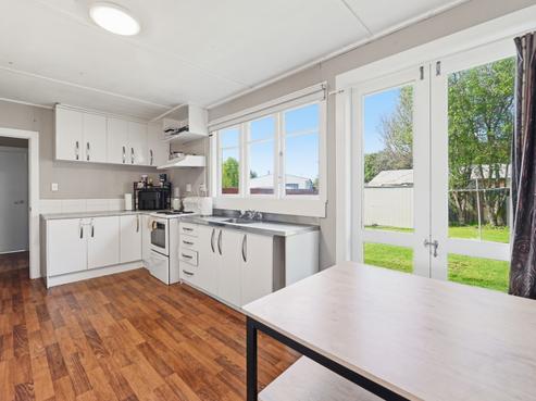 96 Clayton Road, Mangakakahi