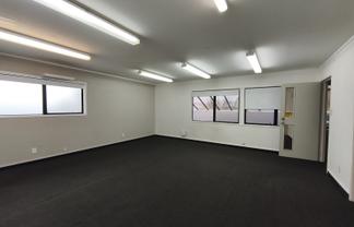 Flexible first floor office