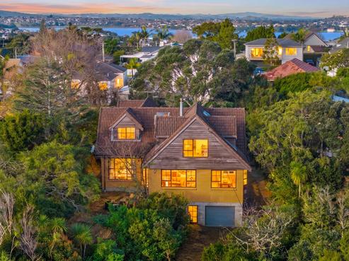 18 Valley Road, Northcote