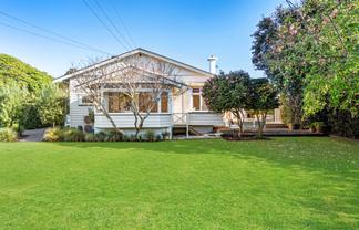 49 Lloyd Avenue, Mount Albert