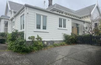 406 Devon Street East, Strandon