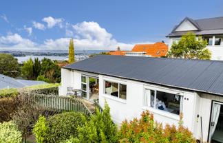 18C Garfield Avenue, Roslyn
