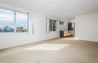 F5/27 Inverness Road, Browns Bay