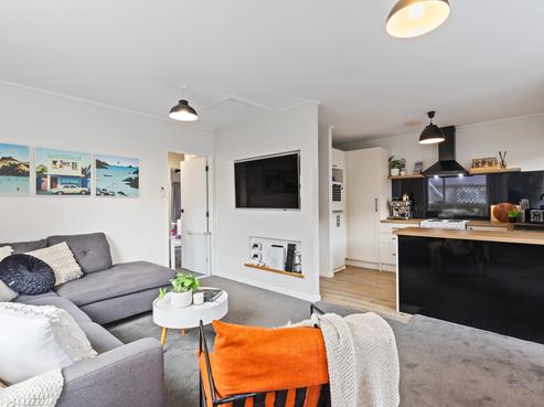 9/171 Queens Drive, Lyall Bay