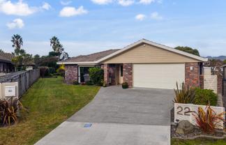 22 Pinewood Grove, PARAPARAUMU BEACH