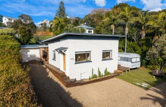 36 Ocean Road, Surfdale