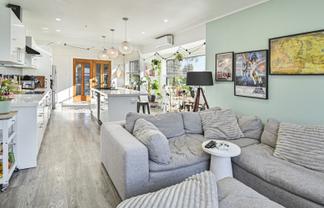 705 Massey Street, Akina