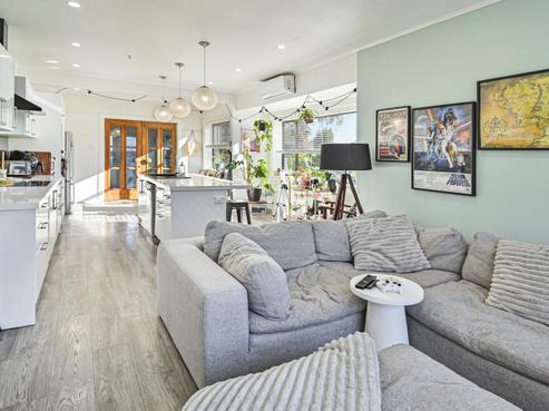 705 Massey Street, Akina