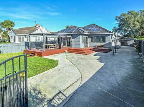705 Massey Street, Akina