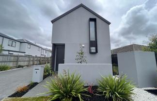 1/23 Hills Road, Edgeware
