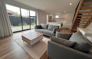 1/23 Hills Road, Edgeware