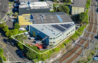 SOLID VACANT WAREHOUSE & OFFICE - MOVE ON IN